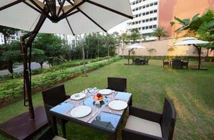 Crest Executive Suites, Whitefield Bangalore Restaurant bilde